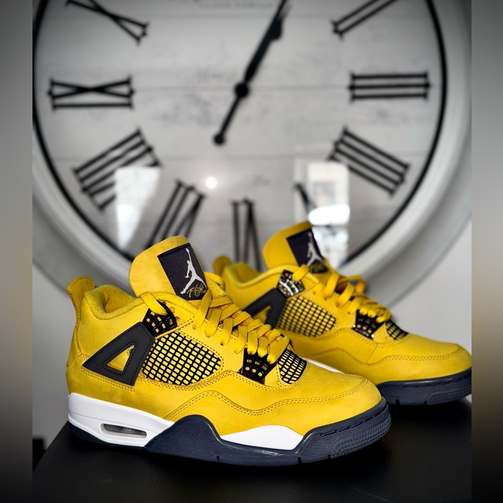 Air Jordan 4 Retro Lightning